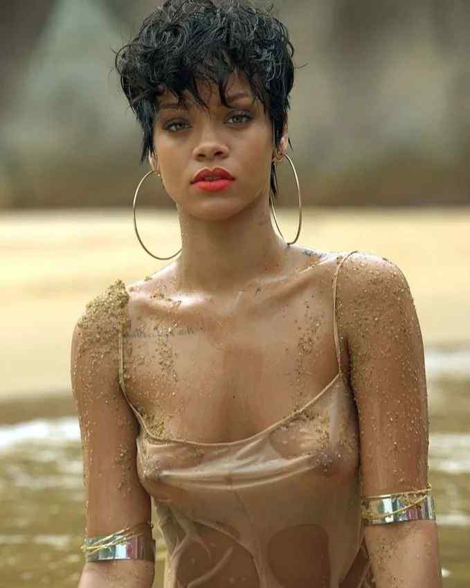 Rihanna Nude Sexy Photos