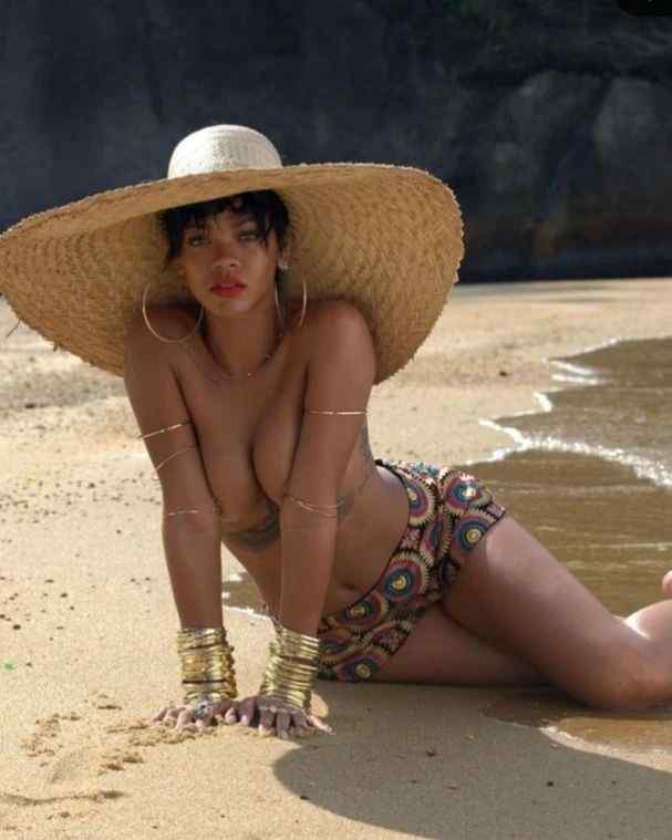 Rihanna Nude Sexy Photos