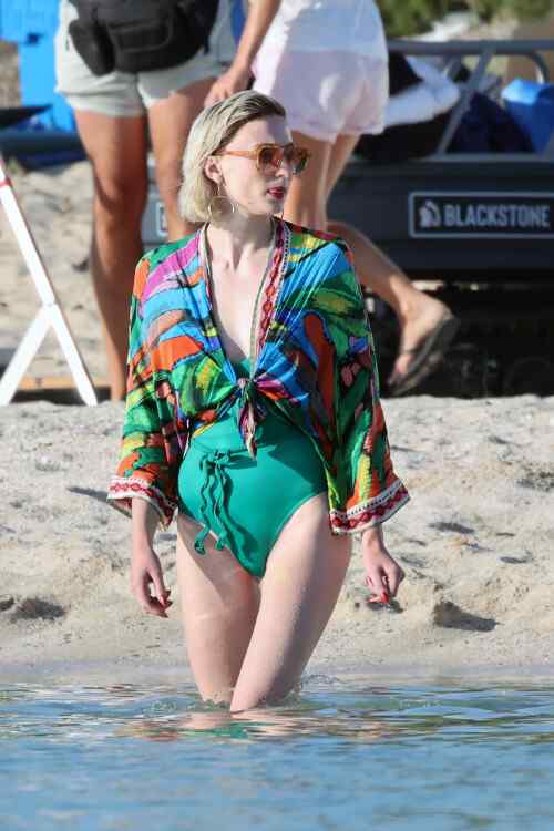 Sophie Turner Nude Sexy Photos