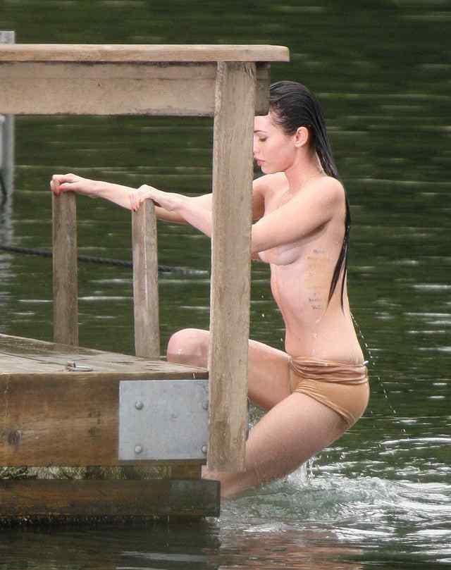 Megan Fox Nude Sexy Photos