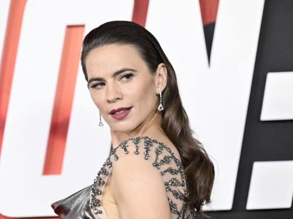 Hayley Atwell. So hot that the face alone catches your eye, and that's before you see THAT body
